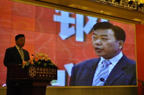鋼結構委員會主任尹敏達做2010年建筑鋼結構委員會工作報告摘要